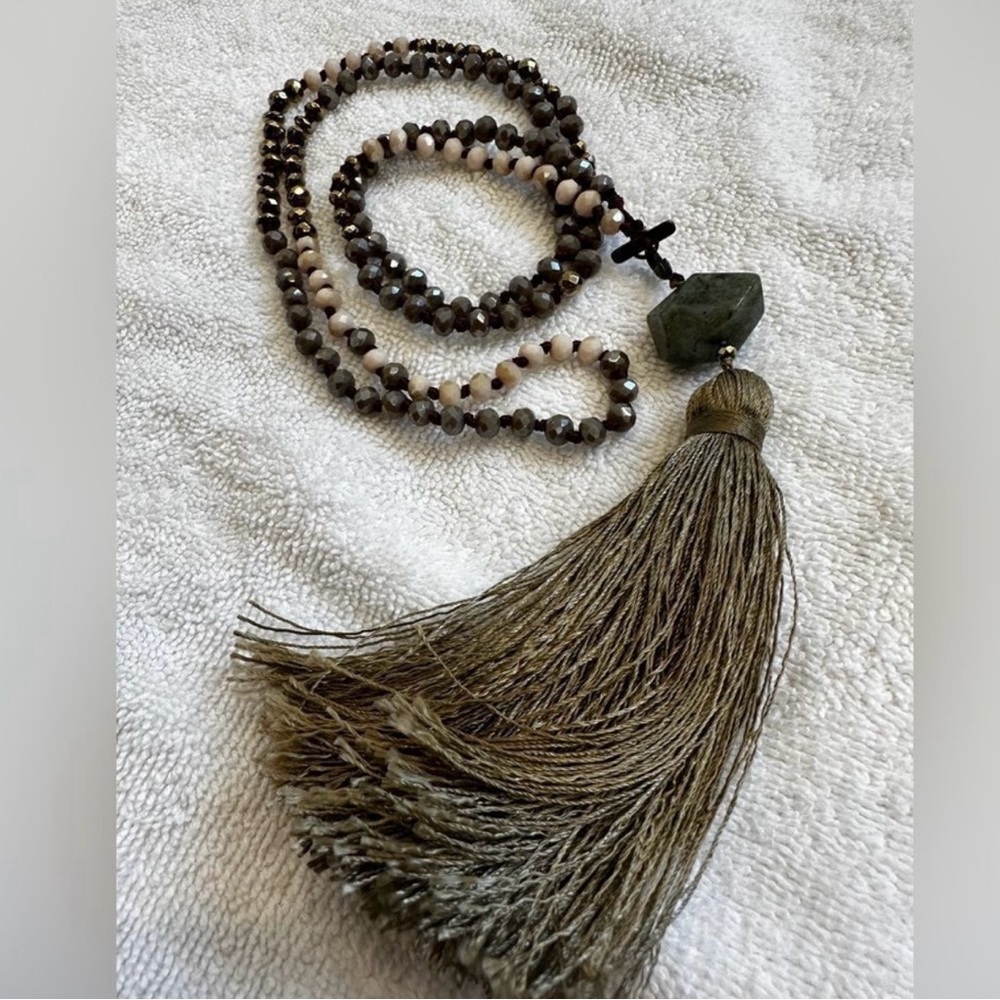 Necklace Long Statement. - Picture 1 of 4